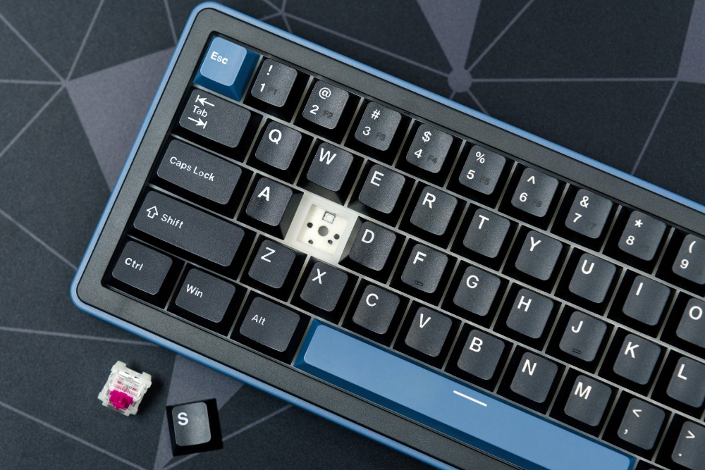 Ducky OK-M SF RGB þráðlaust multi-device lyklaborð, KTT Wine Red Linear svissar, íslenskt, svart - image 9 [a336b44659]