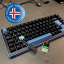 Ducky OK-M Compact TKL RGB þráðlaust multi-device lyklaborð, KTT Wine Red Linear svissar, íslenskt, svart - image 7 [3e90c1f293]