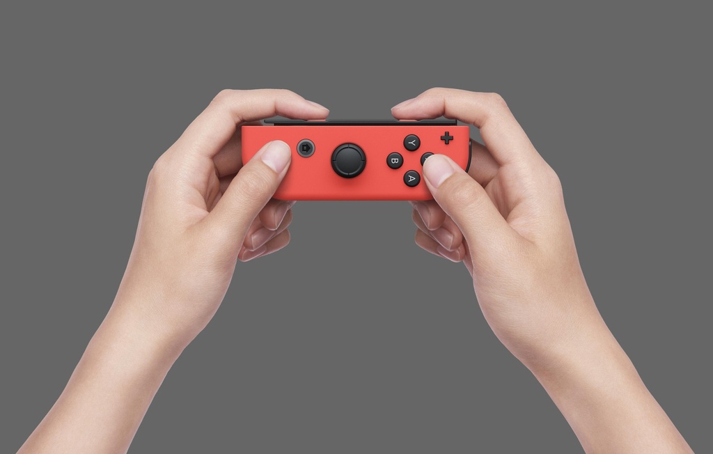 Nintendo Switch OLED leikjatölva með rauðum og bláum joycon - image 11 [365120e295]